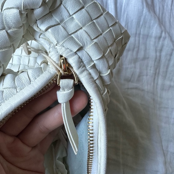 Vintage Bottega Veneta Medium White Intrecciato Hobo - Picture 9 of 16